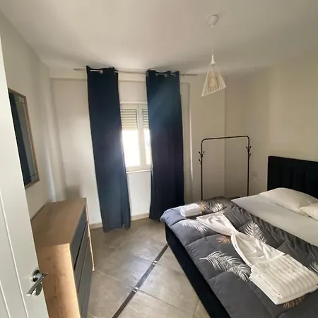 View 3 With To Double Rooms! Lejlighed *