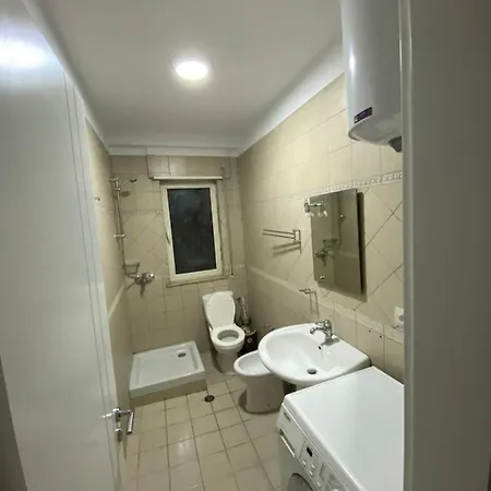 View 3 With To Double Rooms! Lejlighed