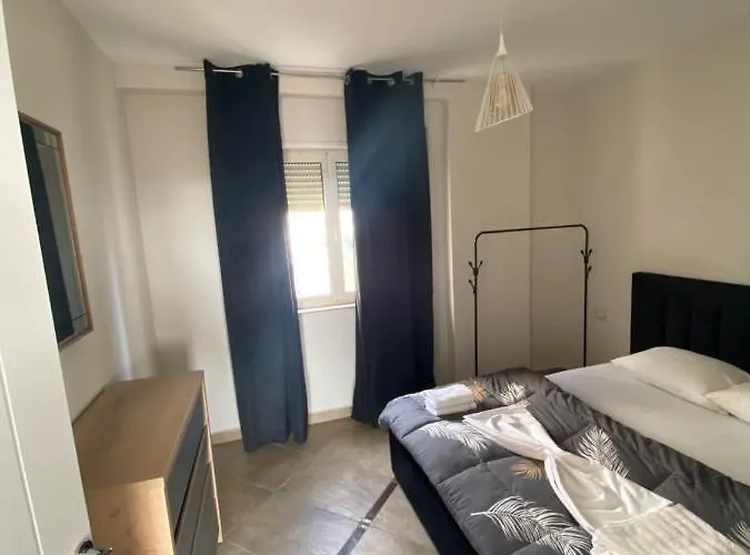 View 3 With To Double Rooms! Daire *