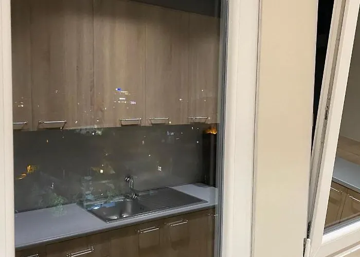 View 3 With To Double Rooms! Appartamento